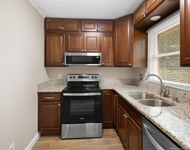 6604 Vaughn Road - Photo Thumbnail 9