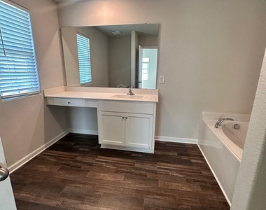 512 Flannel Way - Photo Thumbnail 3