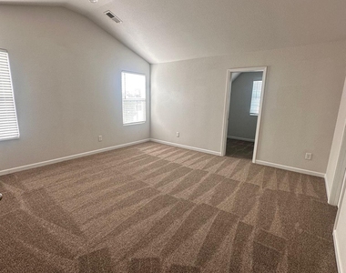 512 Flannel Way - Photo Thumbnail 8