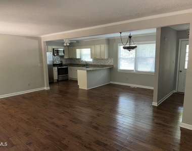101 Angus Court - Photo Thumbnail 6