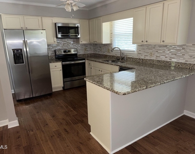 101 Angus Court - Photo Thumbnail 10