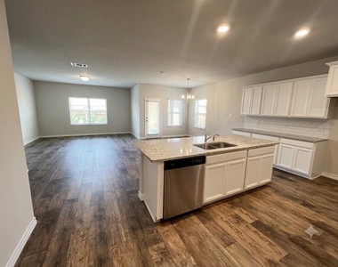 445 Blue Stem Rd - Photo Thumbnail 4