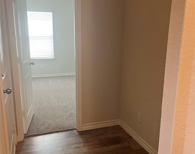 445 Blue Stem Rd - Photo Thumbnail 8