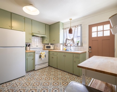 4811 Shoalwood Ave - Photo Thumbnail 4