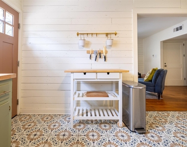 4811 Shoalwood Ave - Photo Thumbnail 6