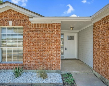 1701 Hollow Tree Blvd - Photo Thumbnail 3