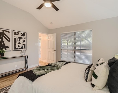 1701 Hollow Tree Blvd - Photo Thumbnail 11