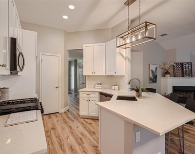 1701 Hollow Tree Blvd - Photo Thumbnail 6
