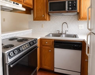 706 W 22nd St - Photo Thumbnail 3