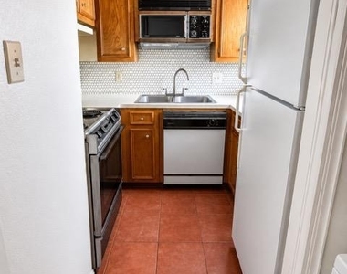 706 W 22nd St - Photo Thumbnail 5