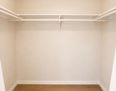 706 W 22nd St - Photo Thumbnail 8
