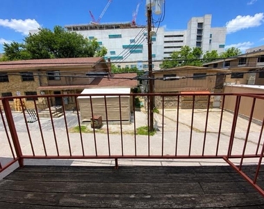 706 W 22nd St - Photo Thumbnail 14