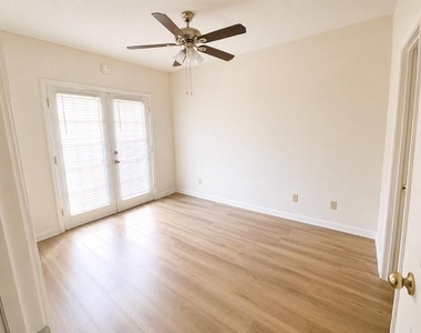 706 W 22nd St - Photo Thumbnail 7