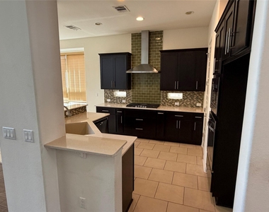 11412 Maggiore Dr - Photo Thumbnail 5