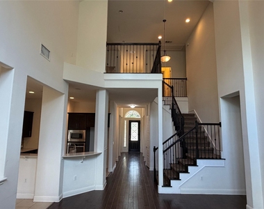 11412 Maggiore Dr - Photo Thumbnail 8