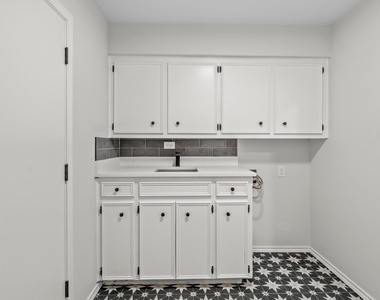 801 Lime Rock Dr - Photo Thumbnail 25
