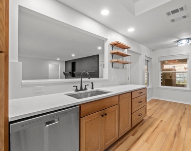 801 Lime Rock Dr - Photo Thumbnail 11