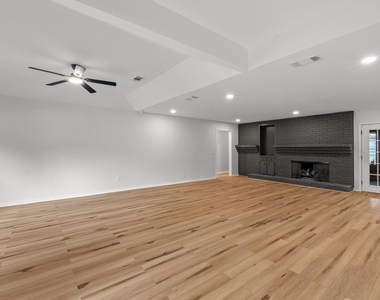 801 Lime Rock Dr - Photo Thumbnail 2