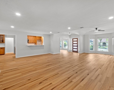 801 Lime Rock Dr - Photo Thumbnail 6