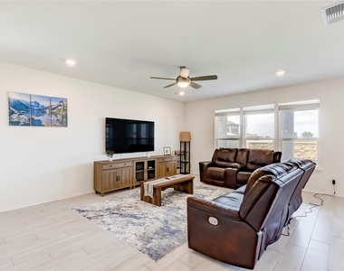 3712 Forino Dr - Photo Thumbnail 7