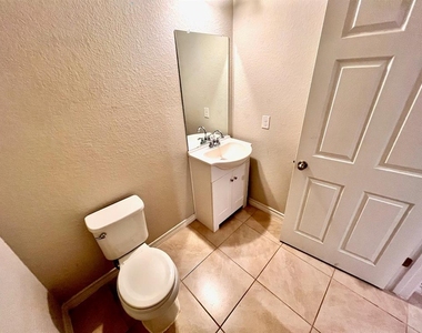 5717 Lehman Way - Photo Thumbnail 13