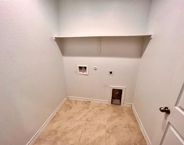5717 Lehman Way - Photo Thumbnail 10