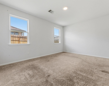 202 Eagle Mountain Trl - Photo Thumbnail 3
