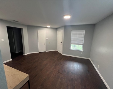 2100 Boyer Dr - Photo Thumbnail 6
