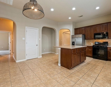 2217 Westfalian Trl - Photo Thumbnail 4
