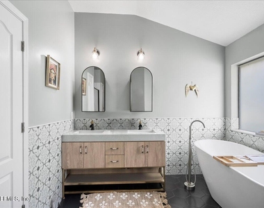 5281 Oxford Crest Drive - Photo Thumbnail 17