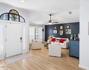 5281 Oxford Crest Drive - Photo Thumbnail 2