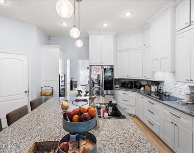 5281 Oxford Crest Drive - Photo Thumbnail 11