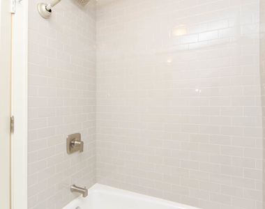 640 W Wrightwood Avenue - Photo Thumbnail 13