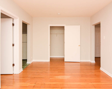 5736 N Winthrop Avenue - Photo Thumbnail 8
