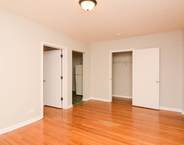 5736 N Winthrop Avenue - Photo Thumbnail 6