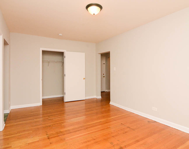 5736 N Winthrop Avenue - Photo Thumbnail 7