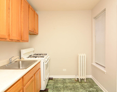 5736 N Winthrop Avenue - Photo Thumbnail 2