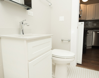 817 W Lakeside Place - Photo Thumbnail 16