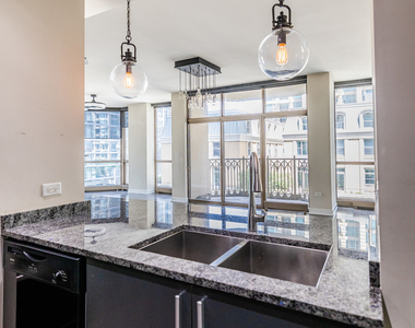 21 E Huron Street - Photo Thumbnail 18