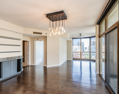21 E Huron Street - Photo Thumbnail 28