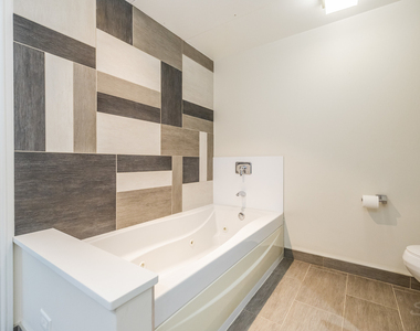 21 E Huron Street - Photo Thumbnail 49