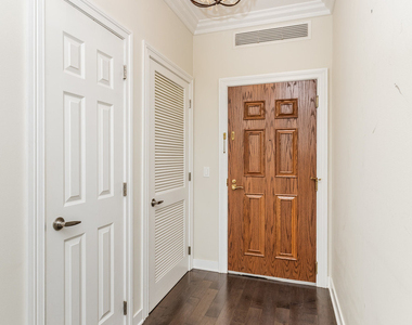 21 E Huron Street - Photo Thumbnail 12