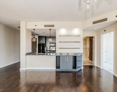 21 E Huron Street - Photo Thumbnail 34