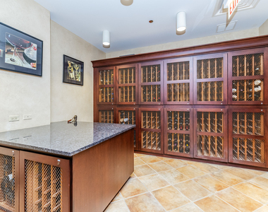 21 E Huron Street - Photo Thumbnail 91