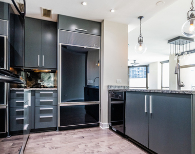 21 E Huron Street - Photo Thumbnail 17