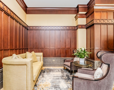 21 E Huron Street - Photo Thumbnail 5