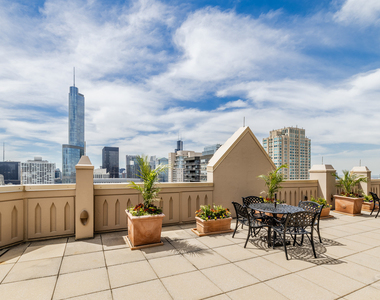 21 E Huron Street - Photo Thumbnail 94
