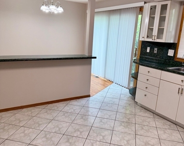 10 Mayflower Road - Photo Thumbnail 7