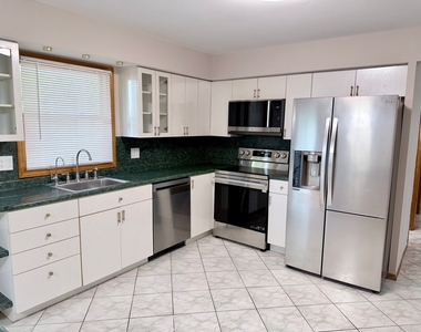 10 Mayflower Road - Photo Thumbnail 4