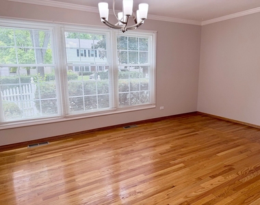 10 Mayflower Road - Photo Thumbnail 3